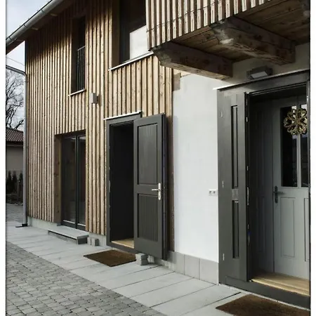 Dom Pod Lipami Homestay *