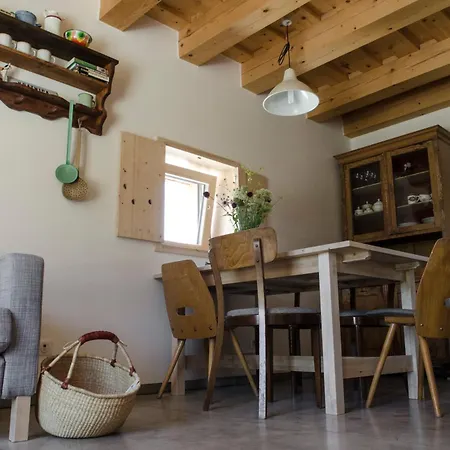 Dom Pod Lipami Blatnica