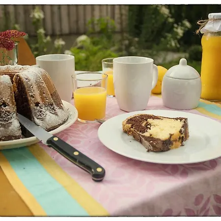 Dom Pod Lipami Homestay *